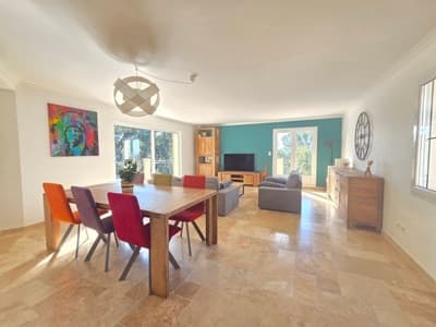 salle à manger des Gîtes et chambres d'hôtes à vendre à Pernes-les-Fontaines en Vaucluse