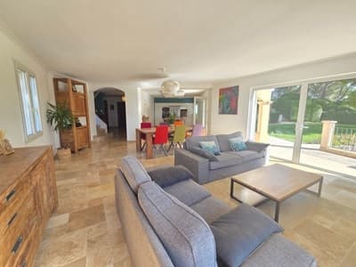 salon des Gîtes et chambres d'hôtes à vendre à Pernes-les-Fontaines en Vaucluse