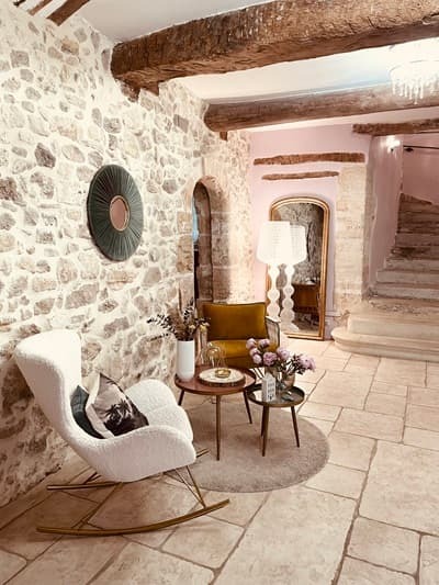 entrée des Chambres d'hôtes à vendre avec piscine à Pernes-les-Fontaines en Vaucluse