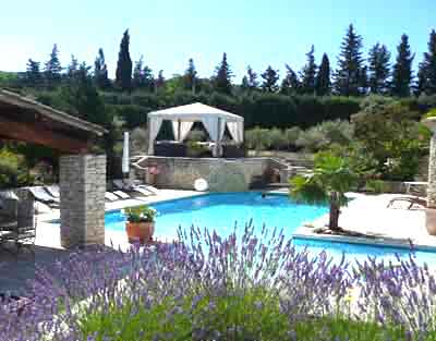 Piscine des Chambres d'hôtes et gîtes à vendre aux Taillades en Vaucluse