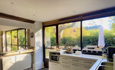 véranda des Chambres d’hôtes à vendre à 5 mn de L’Isle-sur-la-Sorgues en Luberon