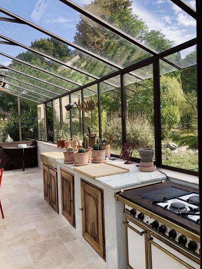 véranda des Chambres d’hôtes à vendre à 15 mn de L’Isle-sur-la-Sorgues en Luberon