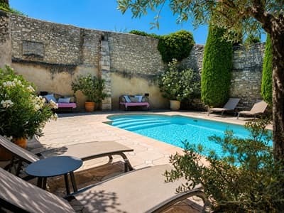 Piscine des Chambres d'hôtes à vendre à Velleron dans le Vaucluse 