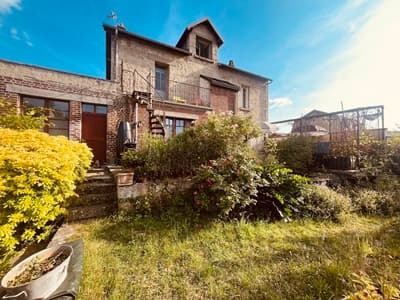jardin et maison avec Chambres d'hôtes à vendre à Coucy Le Château Auffrique dans l'Aisne
