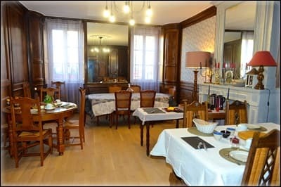 salle à manger des Chambres d'hôtes et gîtes à vendre à Bois en Charente-Maritime