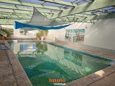 piscine du Gîte de groupe à vendre près de la Rochelle