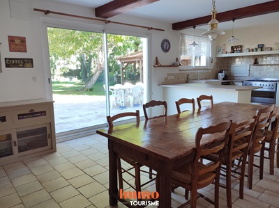 salle à manger du Gîte de groupe à vendre près de la Rochelle