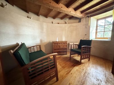 Salon de la tour de la Propriété à vendre avec gîtes et moulin axe Surgères Rochefort