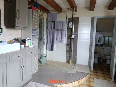 salle de douche des Chambres d'hôtes et gîtes à vendre à Royan en Charentes-Maritime