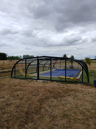 piscine de la Propriété et gîte à vendre St Genest d’Ambière dans la Vienne
