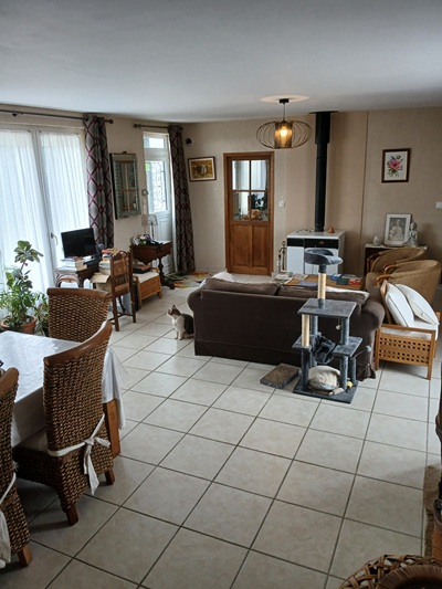 salon de la Propriété et gîte à vendre St Genest d’Ambière dans la Vienne