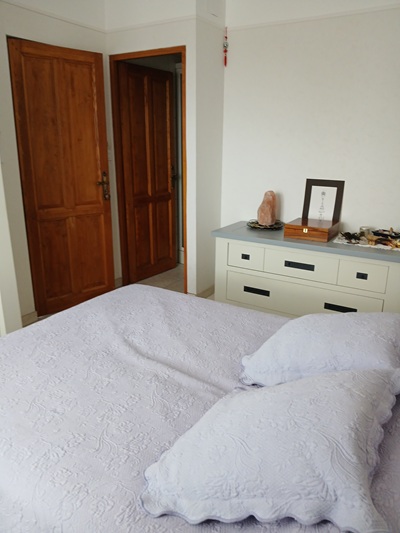 une des chambres de la Propriété et gîte à vendre St Genest d’Ambière dans la Vienne