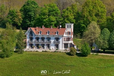 Propriété avec Chambres d'hôtes et gîte à vendre à La Côte Saint André en Isère