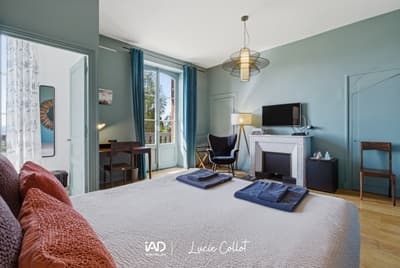 une des chambres d'hôtes des Chambres d'hôtes et gîte à vendre à La Côte Saint André en Isère