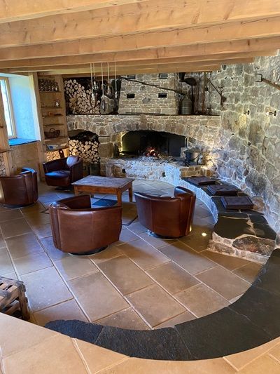 cheminée des Chambres d'hôtes, gîte et salle de séminaire à vendre à Devesset en Ardèche