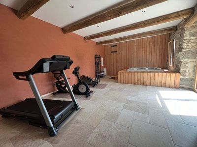 spa et salle de sport des  Chambres d'hôtes, gîte et salle de séminaire à vendre à Devesset en Ardèche