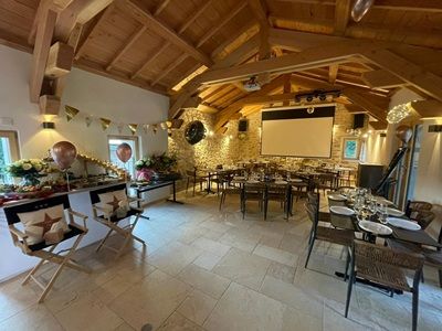 salle à manger des Chambres d'hôtes, gîte et salle de séminaire à vendre à Devesset en Ardèche
