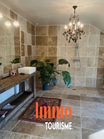 une des salles de bains des Chambres d'hôtes et gîtes à vendre Grand-Colombier dans l'Ain