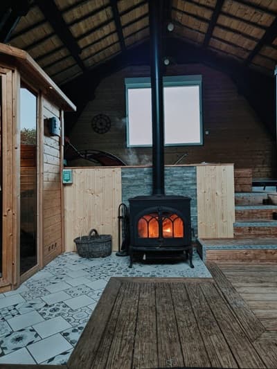 poêle et espace bien-être desChambres d'hôtes à vendre Le Mottier en Isère