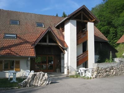 Entrée du Gîte d'étape ou de séjour à vendre à Leschaux en Haute-Savoie