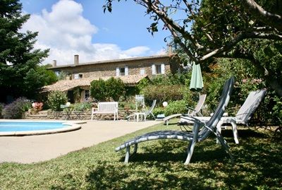 piscine des Chambres d'hôtes à vendre à Chabrillan dans la Drôme