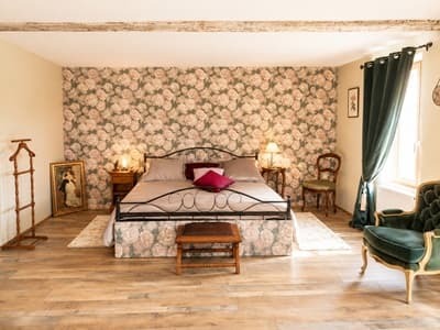 une des Chambres d'hôtes à vendre à Saint Jodard dans la Loire