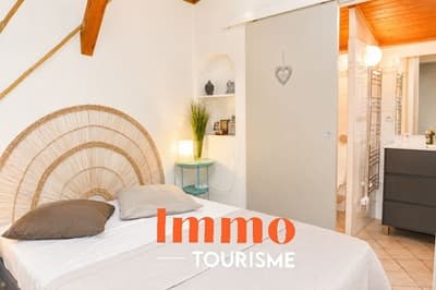 une des 5 chambres d'hôtes à vendre à St Antoine l'Abbaye en Isère 