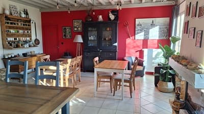 salle à manger des Chambres d'hôtes à vendre à Trept en Isère