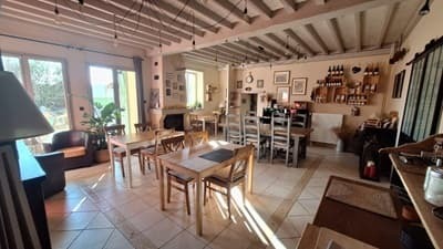 salle à manger des Chambres d'hôtes à vendre à Trept en Isère